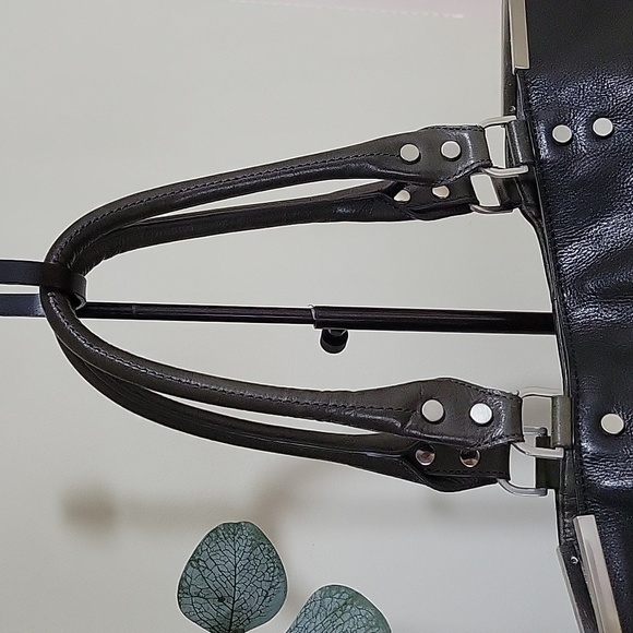 KENNETH COLE 🥰EXTRA LARGE 😍BLACK LEATHER TOTE BAG 🖤🐢 - Picture 4 of 16